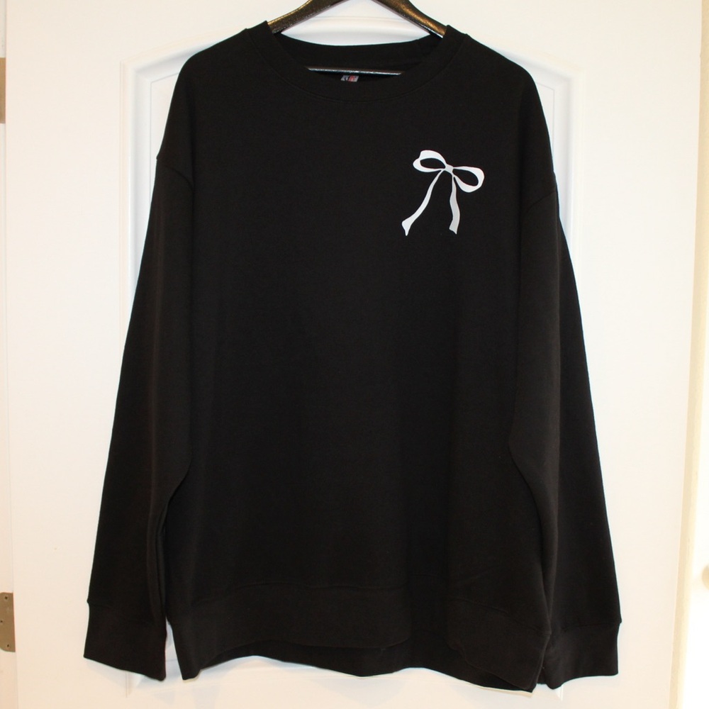 Bow sweatshirt (women’s 2XL) (NWOT)